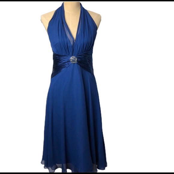 Maggy London Dresses & Skirts - Maggy London Dark blue silk chiffon halter dress